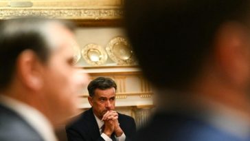 Directorul CIA John Ratcliffe compară modelele AI de vârf cu ”arme nucleare digitale”, la o conferinţă AWS, care anunţă credite de 1 mld. $ destinate spionajului american şi un cloud ”clasificat” al subcontractorilor apărării