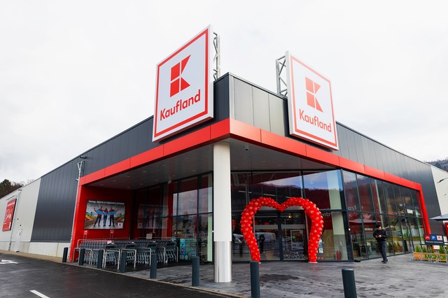 Kaufland îşi consolidează impactul în economia României: contribuţie de 2,89 miliarde de euro şi peste 131.000 de locuri de muncă susţinute