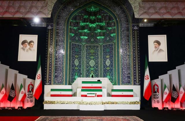 Sicriul cu trupul liderului iranian asasinat Ali Khamenei a fost expus la Teheran, în cadrul unor ceremonii funerare de amploare. Prima apariţie publică de la război încoace a lui Ahmad Vahidi, şeful Gărzilor Revoluţiei