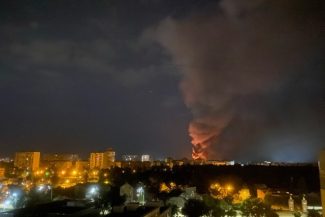 Serie de explozii la Kiev, în urma unei alerte privind un atac rus cu rachete balistice. Un depozit atins în cartierul Sviatoşînski şi fragmente cad pe clădiri nelocuite în cartierul Damîţki, anunţă Kliciko. Trei cartiere din Harkov, atinse într-un atac r