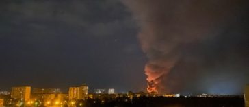 Serie de explozii la Kiev, în urma unei alerte privind un atac rus cu rachete balistice. Un depozit atins în cartierul Sviatoşînski şi fragmente cad pe clădiri nelocuite în cartierul Damîţki, anunţă Kliciko. Trei cartiere din Harkov, atinse într-un atac r
