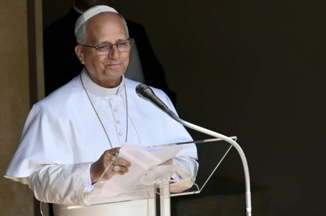 Papa îşi reiterează apelul la pace în O.Mijlociu, la Castel Gandolfo, după rugăciunea Angelus