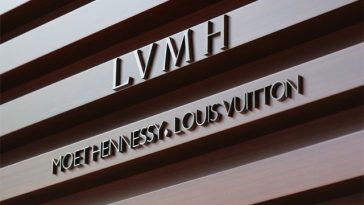 LVMH îşi majorează uşor vânzările, susţinute de cererea puternică din SUA, în pofida impactului războiului cu Iranul asupra turismului