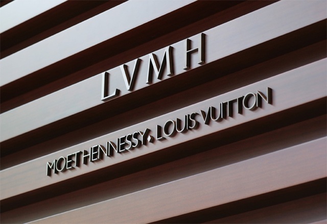 LVMH îşi majorează uşor vânzările, susţinute de cererea puternică din SUA, în pofida impactului războiului cu Iranul asupra turismului