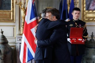 Macron îl decorează pe Starmer cu Legiunea de Onoare