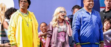 Spectacol incendiar la pauza finalei Cupei Mondiale. Madonna, alături de Ronaldo şi Ronaldinho. Au cântat şi BTS, Justin Bieber şi Shakira – VIDEO