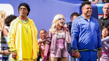 Spectacol incendiar la pauza finalei Cupei Mondiale. Madonna, alături de Ronaldo şi Ronaldinho. Au cântat şi BTS, Justin Bieber şi Shakira – VIDEO