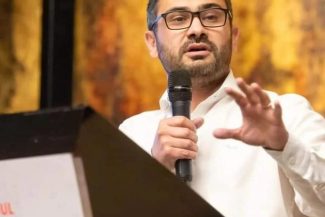 Florin Manole: Avem un articol în lege care presupune ca un anumit minister, şi nu o să spun acum care, un anumit minister şi deconcentratele sale primesc un spor pe care toate celelalte, pe muncă similară, pe atribuţii similare nu le primesc
