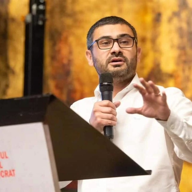 Florin Manole: Avem un articol în lege care presupune ca un anumit minister, şi nu o să spun acum care, un anumit minister şi deconcentratele sale primesc un spor pe care toate celelalte, pe muncă similară, pe atribuţii similare nu le primesc