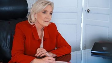 În timp ce Franţa arde, extrema dreaptă vede o oportunitate politică: Partidul lui Marine Le Pen spune că incendiile sunt o dovadă că statul francez nu mai este în măsură să-şi protejeze cetăţenii