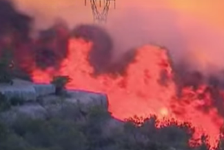 Pompierii luptă cu incendiile de vegetaţie, în sudul Franţei, după valul de căldură din Europa