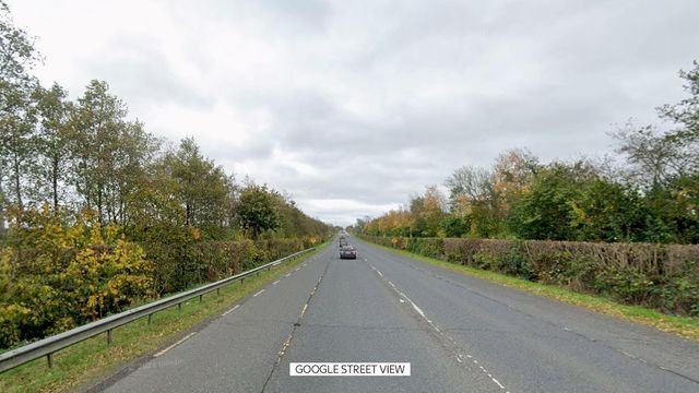 O bombă „extrem de puternică” a fost găsită într-un autoturism care se îndrepta spre Irlanda de Nord, anunţă poliţia irlandeză. Maşina era condusă de o tânără, iar mecanismul exploziv urma să fie folosit într-un atentat