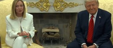 Giorgia Meloni spune că nu regretă încercările de a-l câştiga de partea sa pe Trump