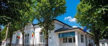 Premieră la o maternitate din Iaşi: O femeie de 55 de ani a născut prin cezariană, la termen, un copil sănătos