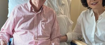 Senatorul republican Mitch McConnell afirmă că spitalizarea sa, sursă a multor speculaţii, a fost cauzată de o cădere