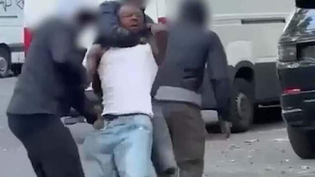 Fotbal: Un atacant al echipei Union Saint-Gilloise, atacat în stradă la Bruxelles. Hoţii l-au scos cu forţa din maşină şi i-au furat un ceas Rolex – VIDEO