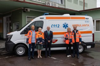 Ambulanţă complet echipată, cu incubator neonatal, donată Serviciului Judeţean de Ambulanţă Braşov – FOTO