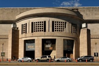 Casa Albă acuză Smithsonian că „demoralizează” americanii