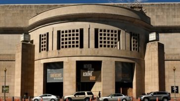 Casa Albă acuză Smithsonian că „demoralizează” americanii