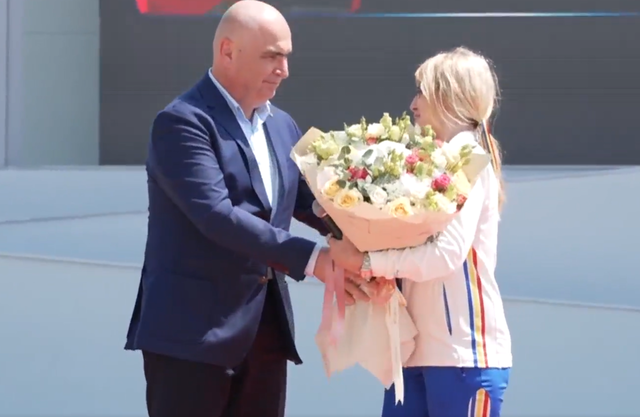 A fost inaugurată la Otopeni sala de gimnastică “Nadia Comăneci”, chiar la 50 de ani de când perfecţiunea a schimbat istoria / Ilie Bolojan: “Respect pentru oamenii care au dus numele ţării noastre pe meridianele globului” – VIDEO