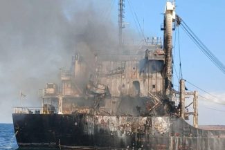 O navă comercială aparţinând Turciei, lovită de trei rachete ruseşti. Cinci marinari au fost ucişi, anunţă Kievul