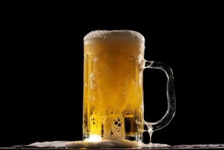 Canicula extremă schimbă obiceiurile de consum şi pune presiune pe producătorii europeni de băuturi