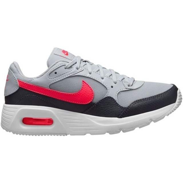 7-Eleven dă în judecată Nike, acuzând că noul Air Max copiază identitatea vizuală a celebrului lanţ de magazine