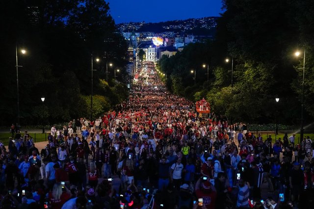 „Norvegia poate câştiga Cupa Mondială la fotbal!”, se entuziasmează presa norvegiană după victoria împotriva Braziliei / Scene de euforie la Oslo – VIDEO