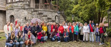 Peste 300.000 de vârstnici din oraşele României nu au mai ieşit din localităţile lor de peste cinci ani/ O asociaţie neguvernamentală lansează o campanie de donaţii  pentru a organiza excursii de o zi pentru seniorii singuri – FOTO