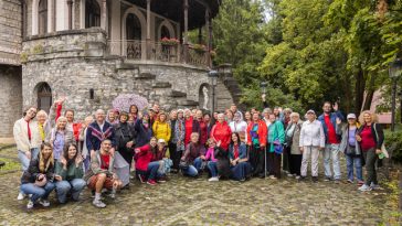 Peste 300.000 de vârstnici din oraşele României nu au mai ieşit din localităţile lor de peste cinci ani/ O asociaţie neguvernamentală lansează o campanie de donaţii  pentru a organiza excursii de o zi pentru seniorii singuri – FOTO