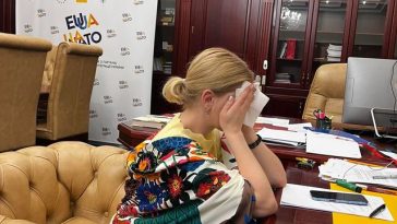 POLITICO: O anchetă de corupţie a declanşat remanierea surprinzătoare a cabinetului ucrainean decisă de Zelenski