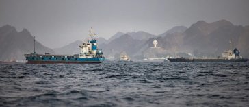 Agenţia britanică de securitate maritimă UKMTO semnalează un nou incident implicând un petrolier şi ”forţe militare” în Strâmtoarea Ormuz. Gardienii Revoluţiei anunţă că au ”oprit în ultimele 24 de ore” patru nave, care încercau să traverseze Strâmtoarea