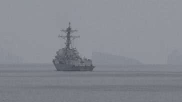 Iranul raportează noi atacuri asupra unor ţinte militare de pe cea mai mare insulă a sa, situată în apropierea Strâmtorii Ormuz. SUA confirmă noi lovituri
