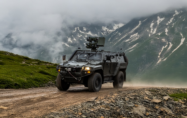 Ministerul Apărării anunţă că au fost recepţionate primele vehicule blindate COBRA II fabricate în România / Producţia acestora a început la Mediaş în acest an, iar primele 12 vehicule au fost livrate în iulie