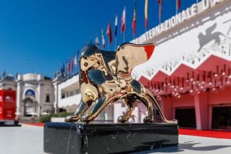 Programul Festivalului de Film de la Veneţia – „Primetime” cu Robert Pattinson, „Wild Horse Nine”, de Martin McDonagh, documentarul despre reunirea formaţiei Oasis/ Film românesc în secţiunea Spotlight
