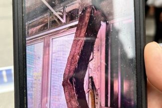 Pilonii unui zgârie-nori din Manhattan s-au deformat, determinând evacuări. Clădirea de birouri din anii 1970,  fostul sediu global al Pfizer, era în curs de transformare în apartamente de lux – VIDEO