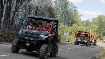Franţa: Fostul ciclist Thibaut Pinot a ajutat pompierii să oprească un incendiu în localitatea Mélisey / Şi fostul fotbalist Pierre Ducasse a sărit în ajutor