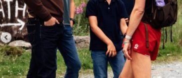 Îmbrăţişări în familie şi pantaloni scurţi de drumeţie – Prinţesa Kate dezvăluie noi imagini din „provocarea celor trei vârfuri”