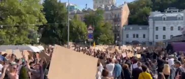 Proteste în Kiev şi în mai multe alte oraşe din Ucraina după demiterea ministrului apărării Mîhailo Fedorov – VIDEO