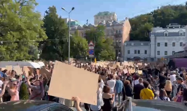 Proteste în Kiev şi în mai multe alte oraşe din Ucraina după demiterea ministrului apărării Mîhailo Fedorov – VIDEO