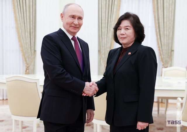 „Recunoştinţă” şi „înţelegere reciprocă”: Vladimir Putin s-a întâlnit cu ministrul de externe al Coreei de Nord – VIDEO