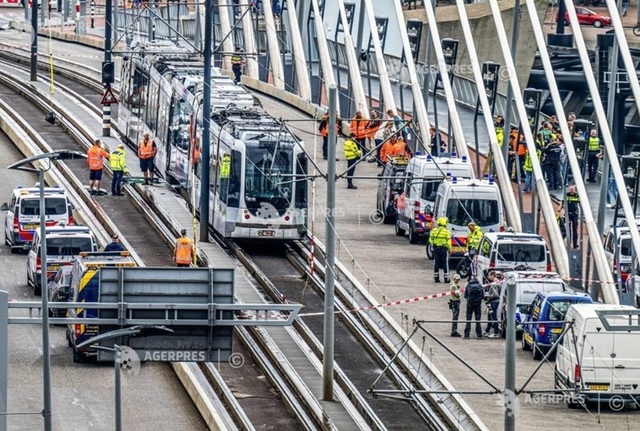 Cincisprezece răniţi la Rotterdam, într-o coliziune între două tramvaie pe Podul Erasmus