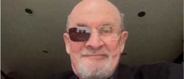 Atacatorul lui Salman Rushdie, condamnat şi pentru infracţiuni de terorism