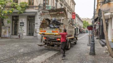 Primăria Capitalei anunţă că a stabilit „reguli clare” pentru curăţenia din Bucureşti/ Printre principalele modificări, introducerea sistemului „Plăteşti pentru cât arunci”, adică tarife calculate în funcţie de cantitatea de gunoi produsă