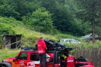 Argeş: Intervenţie a salvamontiştilor în masivul Iezer-Păpuşa, pentru recuperarea unui motociclist care a căzut într-o râpă