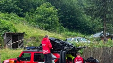 Argeş: Intervenţie a salvamontiştilor în masivul Iezer-Păpuşa, pentru recuperarea unui motociclist care a căzut într-o râpă