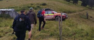 Început de weekend extrem de intens pentru echipa Salvamont Maramureş. Au fost salvaţi patru ucraineni rătăciţi în munte, un cioban cu durri abdominale puternice şi un tânăr rănit după o coborâre în rapel pe cascadă – FOTO