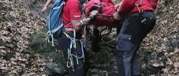 Sibiu: Salvamontiştii intervin în zona Cisnădioara, pentru a recupera un tânăr implicat într-un accident cu o motocicletă de enduro