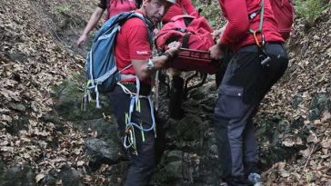 Sibiu: Salvamontiştii intervin în zona Cisnădioara, pentru a recupera un tânăr implicat într-un accident cu o motocicletă de enduro