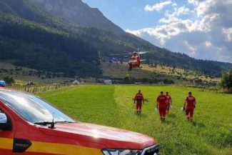 Un bărbat de 59 de ani a murit după ce a suferit un infarct în vârful muntelui, pe creasta principală din Parcul Naţional Piatra Craiului/ Deşi salvamontiştii au intervenit atât terestru, cât şi aerian, turistul nu a mai putut fi salvat